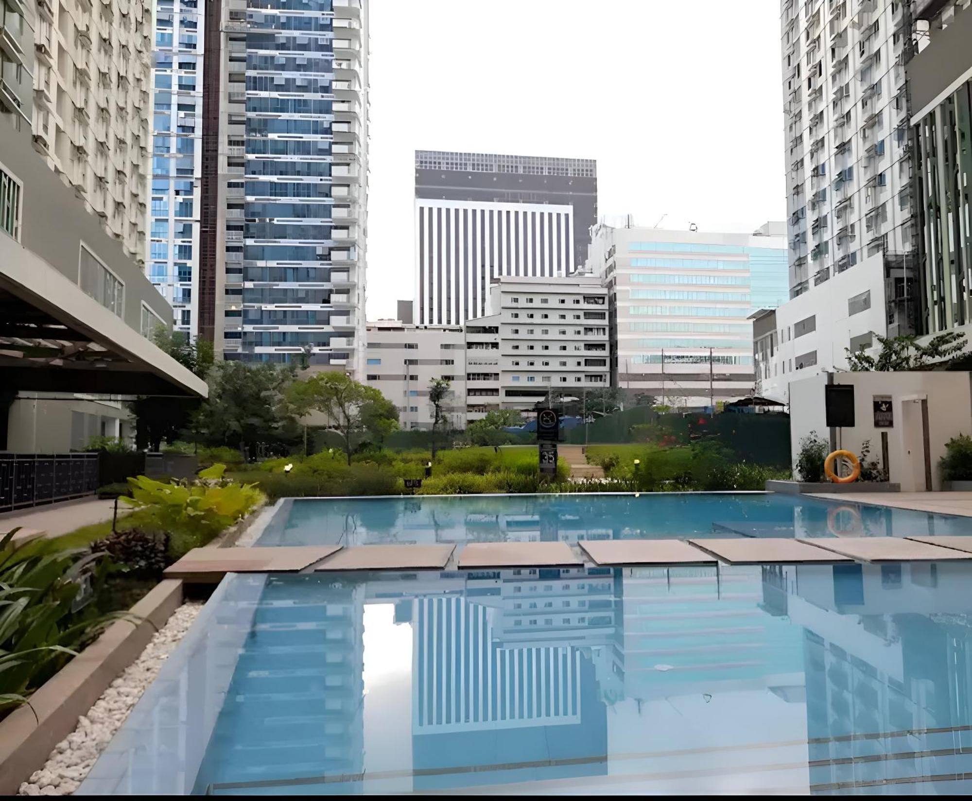 Cebu City Scape At Cebu It Park Экстерьер фото