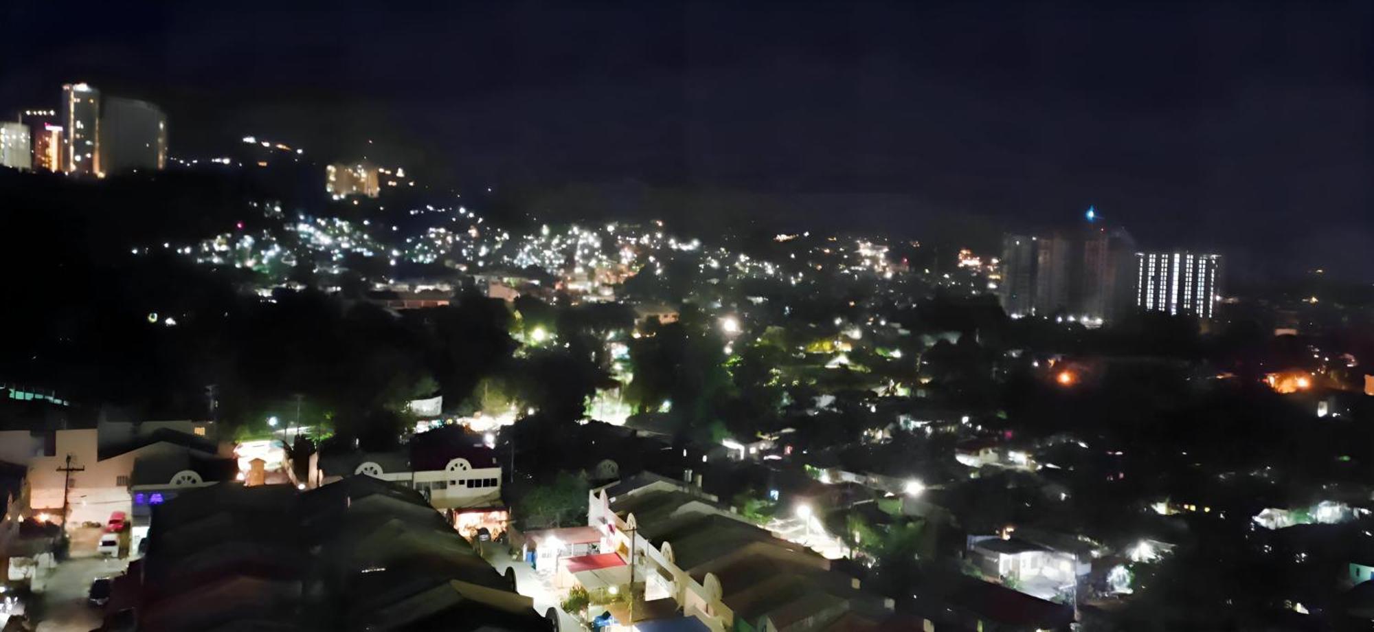 Cebu City Scape At Cebu It Park Экстерьер фото